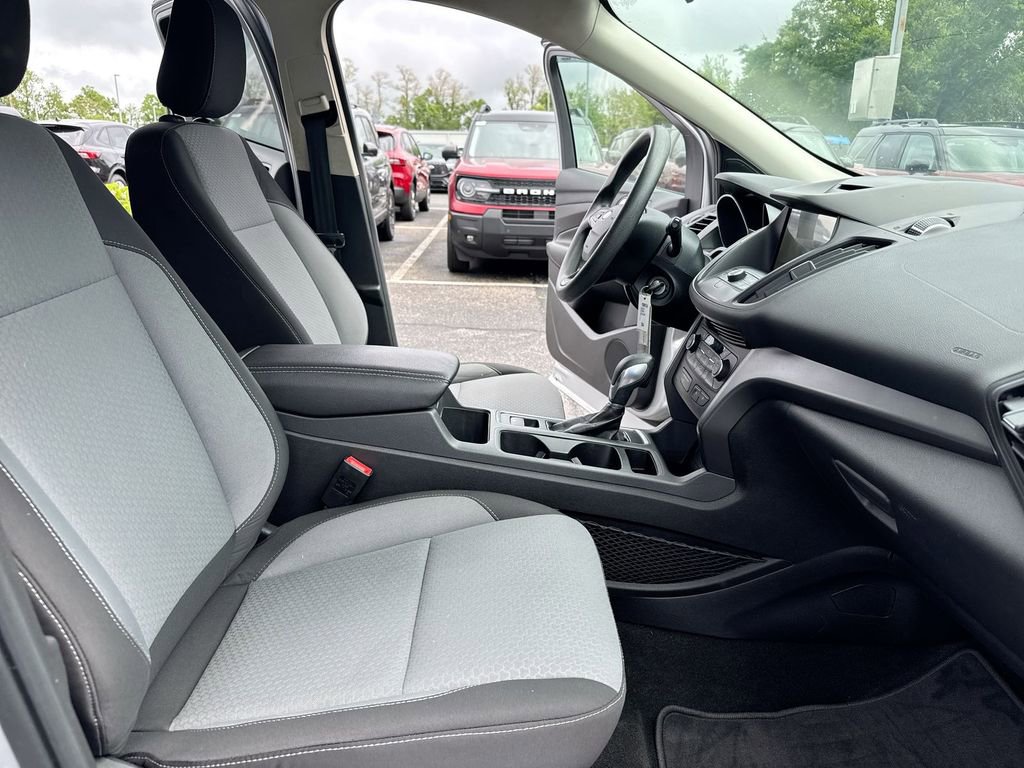 Used 2018 Ford Escape SE w/ SE Sync 3 Package AWD/4WD image 21