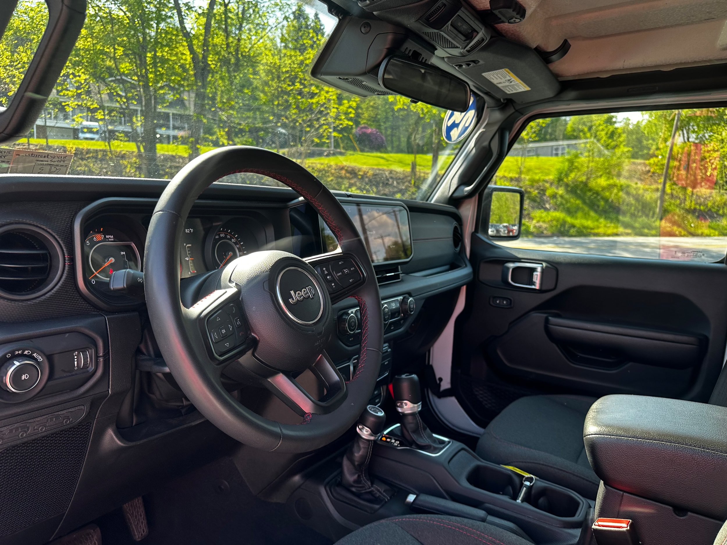 Used 2024 Jeep Wrangler Unlimited Rubicon AWD/4WD image 25