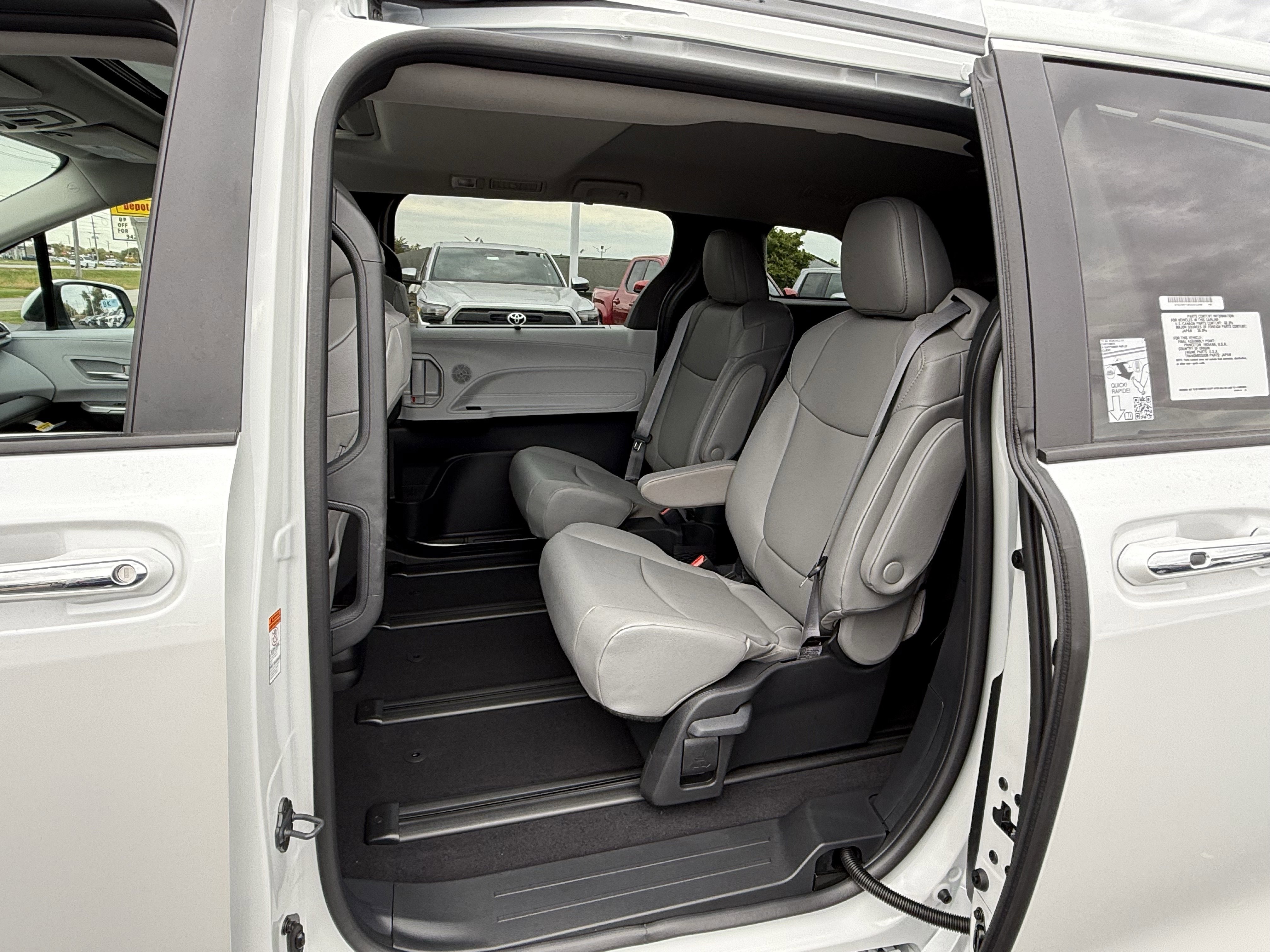 New 2025 Toyota Sienna XLE w/ XLE Plus Package image 10