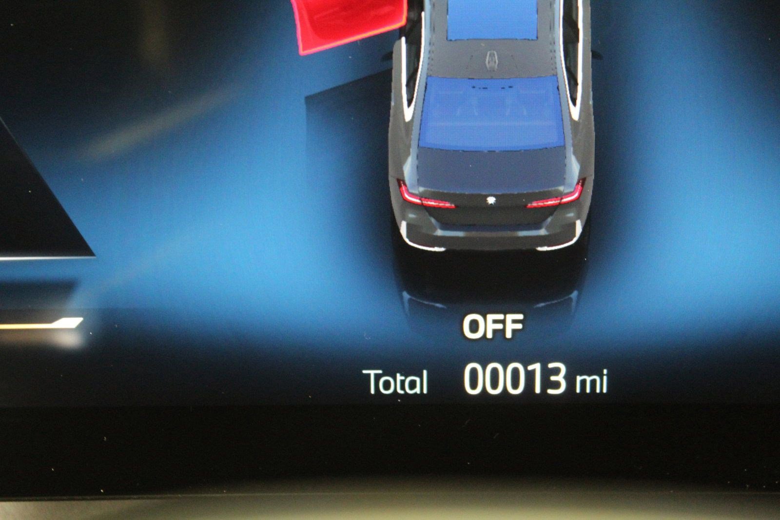 Used 2025 BMW 530i w/ Premium Package image 18