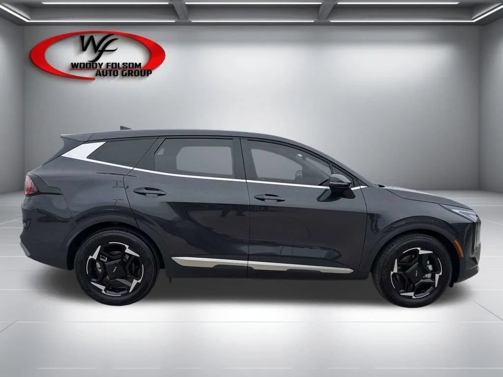 Used 2026 Kia Sportage EX FWD image 2