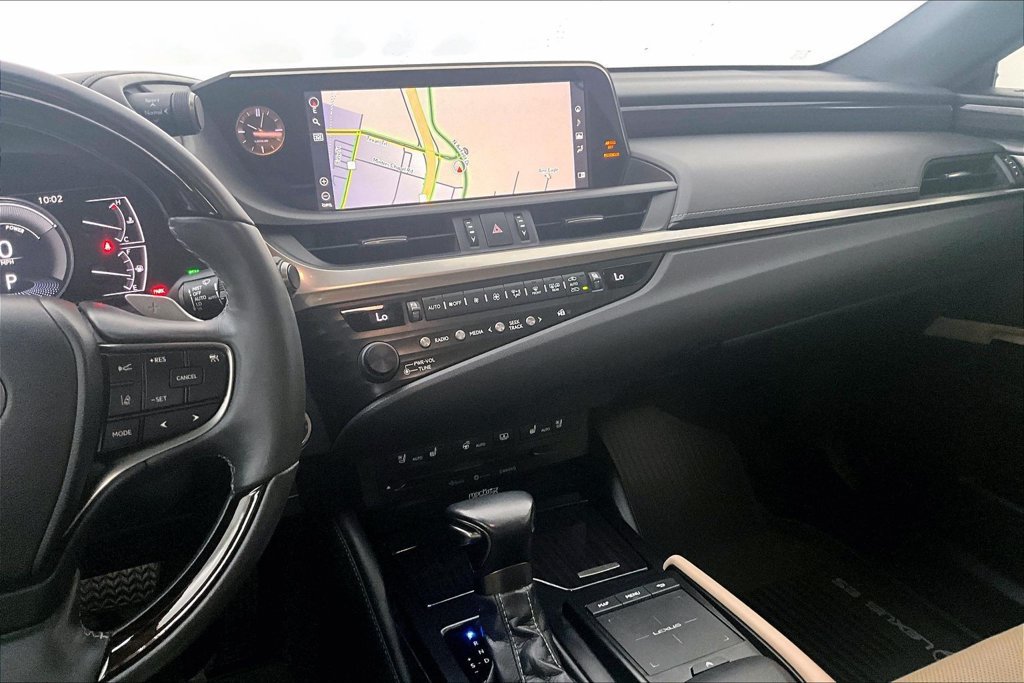 Used 2020 Lexus ES 300h Ultra Luxury w/ Accessory Package 2 FWD image 7