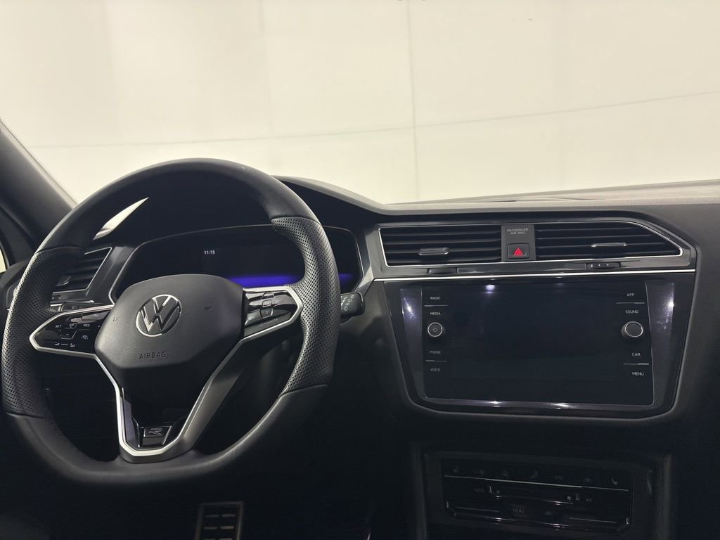 Used 2022 Volkswagen Tiguan SE R-Line image 21