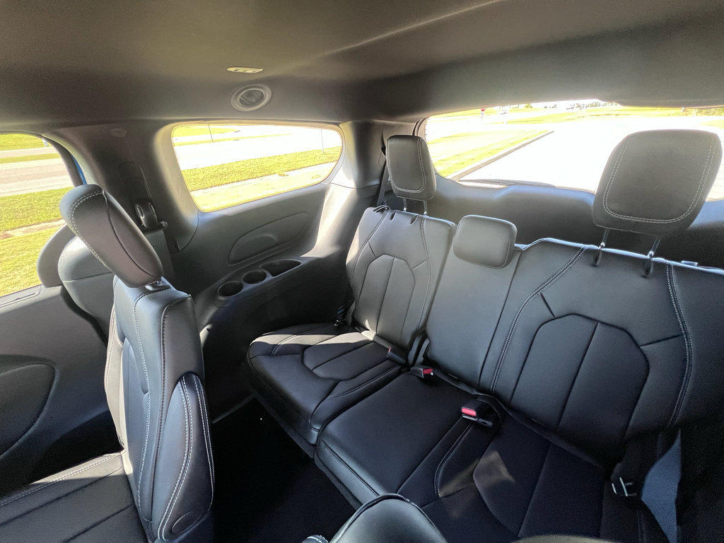 New 2026 Chrysler Pacifica Select w/ S Appearance Package FWD image 17