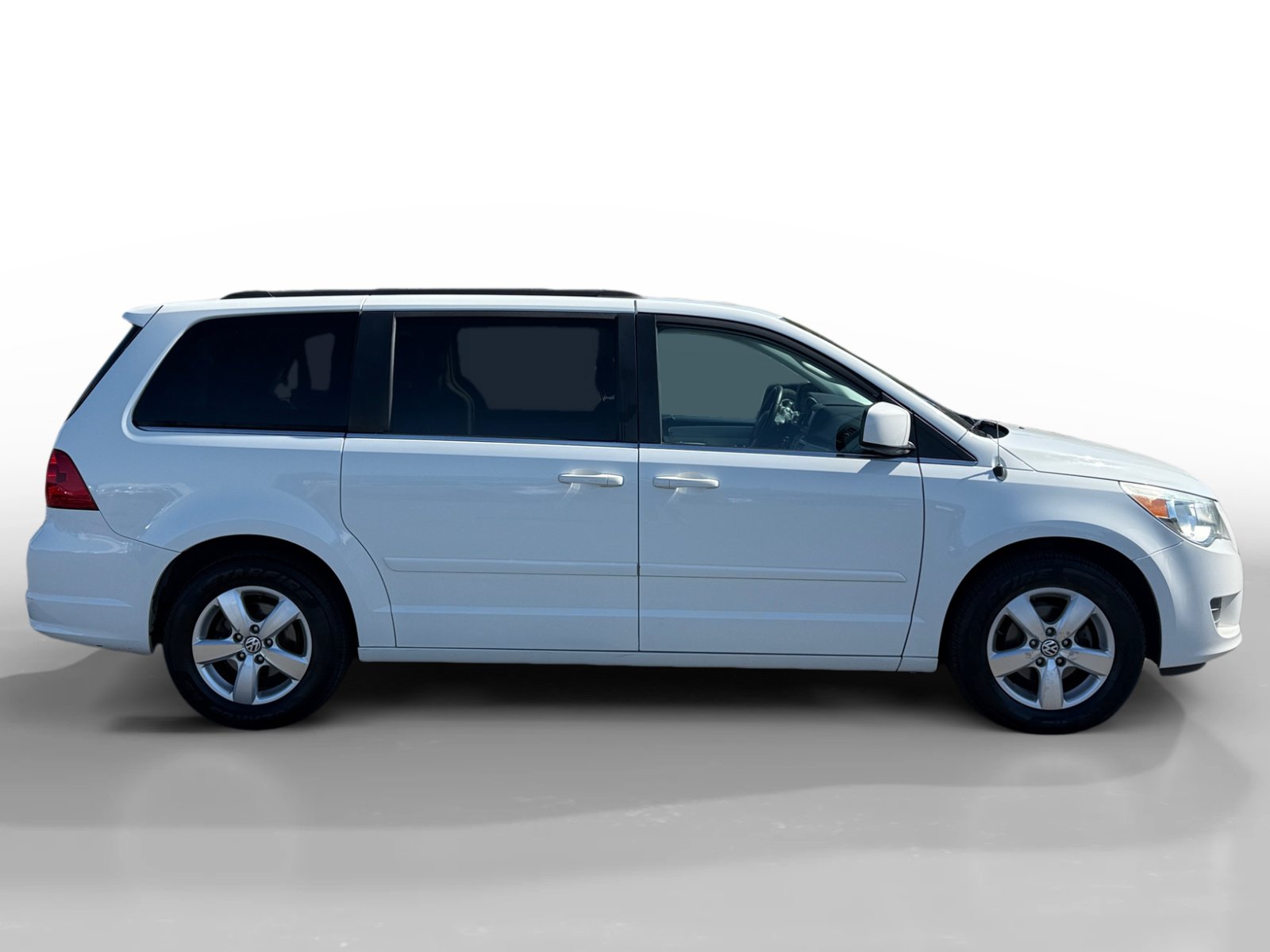 Used 2011 Volkswagen Routan SE FWD image 6