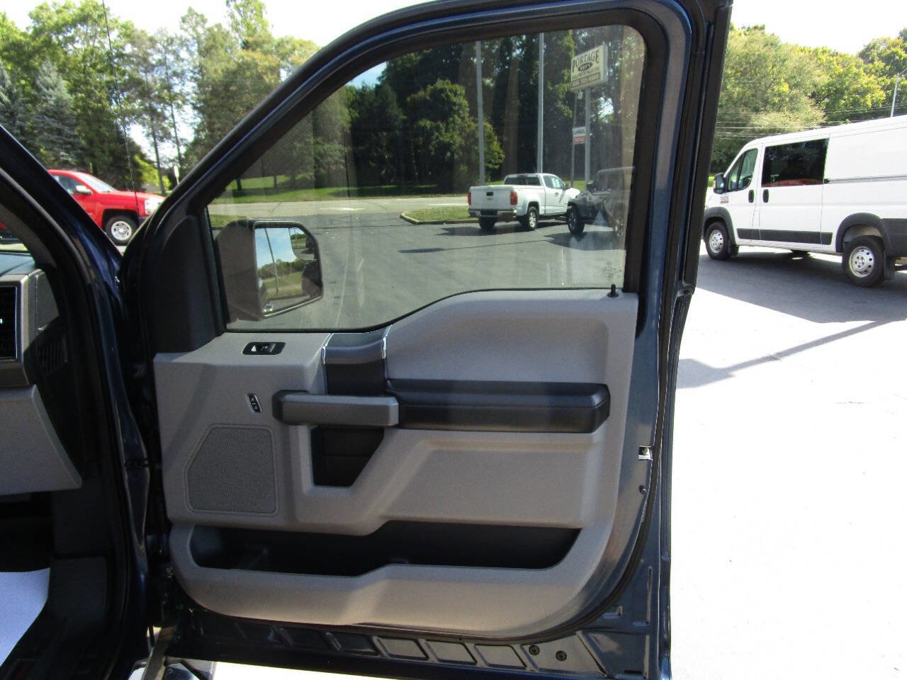 Used 2017 Ford F150 XLT w/ Equipment Group 302A Luxury image 11