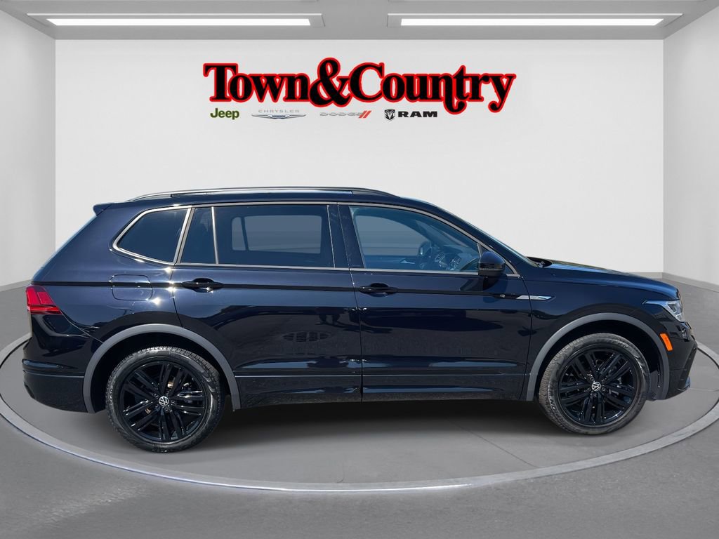 Used 2022 Volkswagen Tiguan SE R-Line image 4