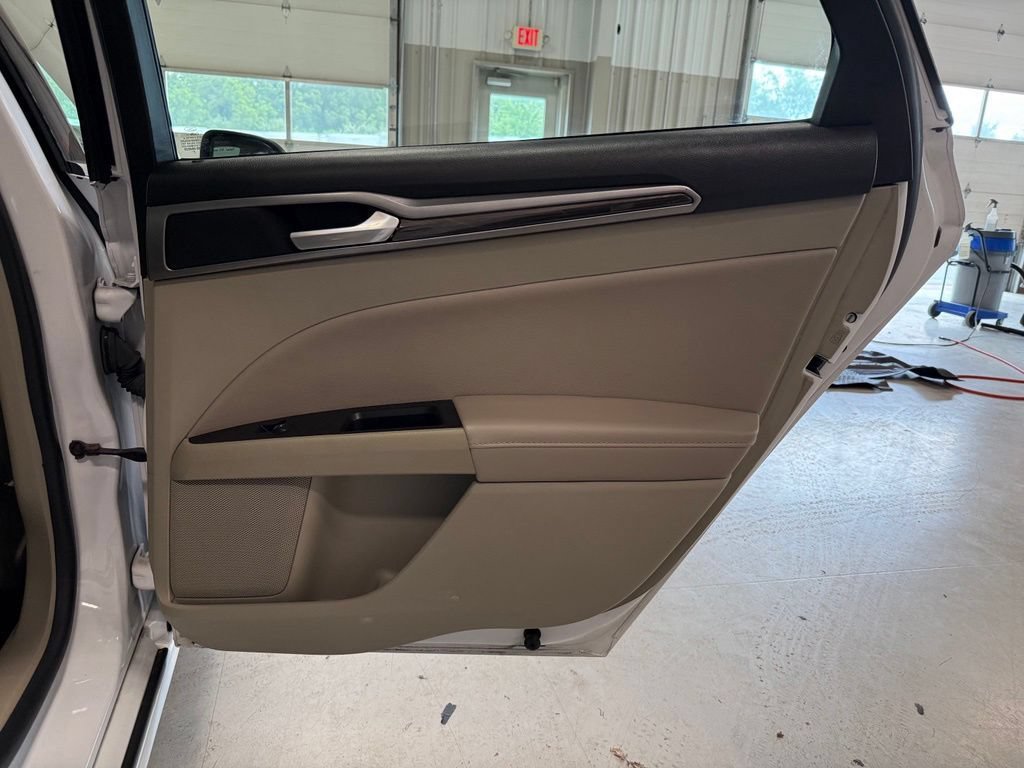 Used 2020 Ford Fusion SEL FWD image 28