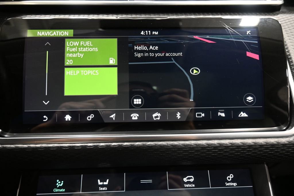 Used 2018 Land Rover Range Rover Velar S image 25