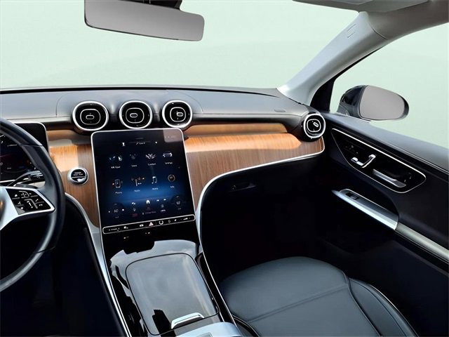 Used 2024 Mercedes-Benz GLC 300 image 8