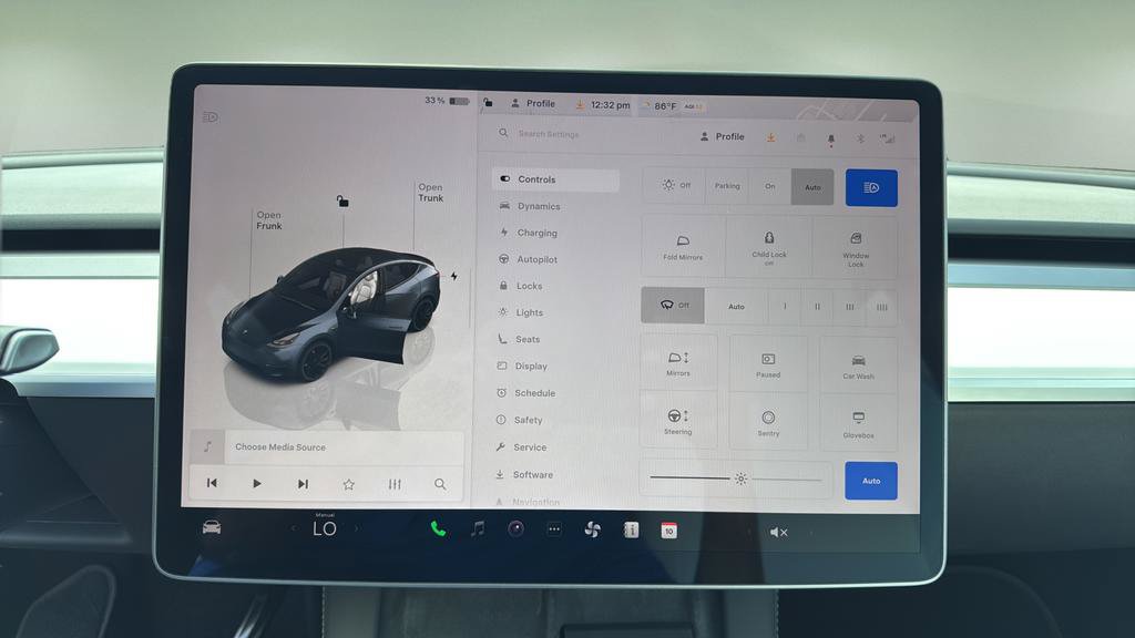 Used 2024 Tesla Model Y Performance AWD/4WD image 32