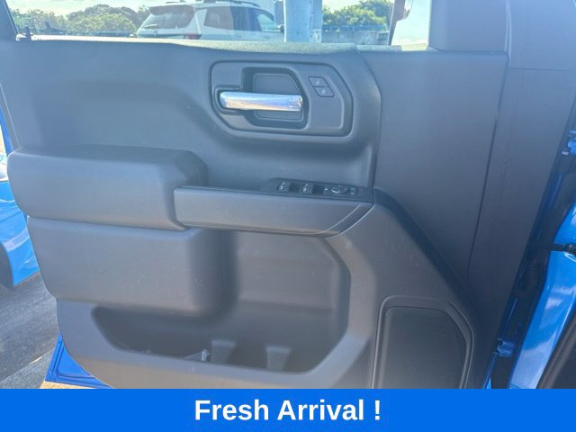 Used 2025 Chevrolet Silverado 1500 Custom w/ LPO, Dark Essentials Package RWD image 10