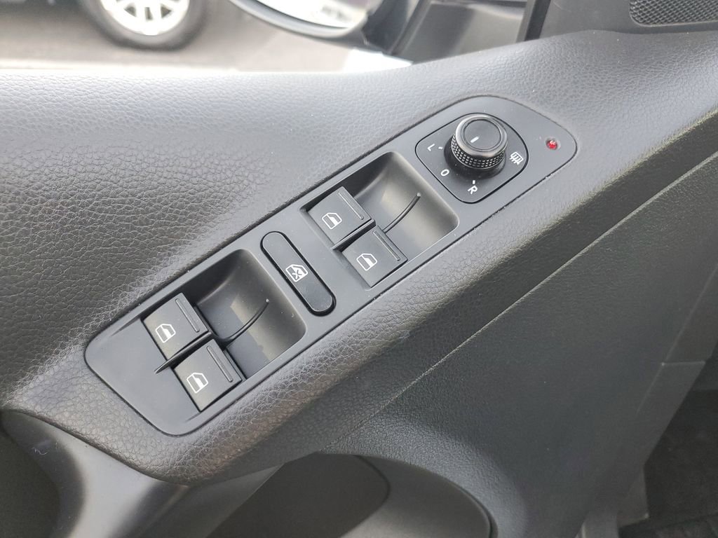 Used 2017 Volkswagen Tiguan S image 20