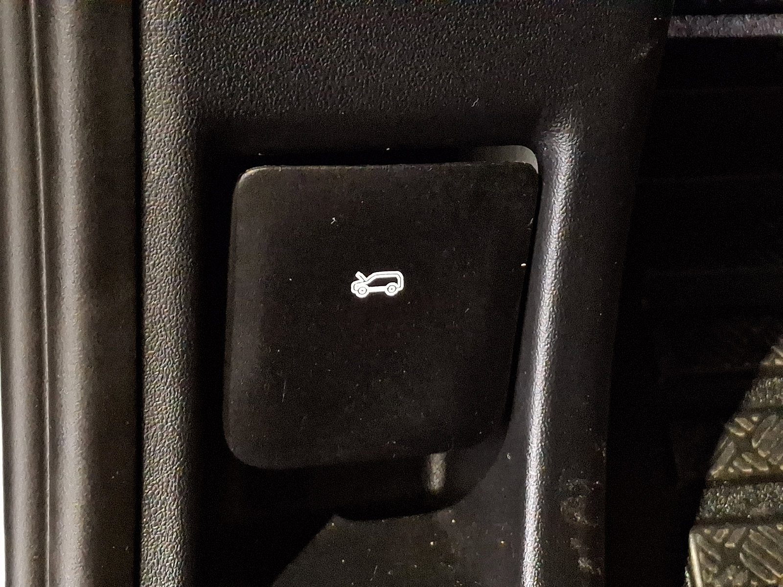 Used 2021 Land Rover Defender 110 SE image 28