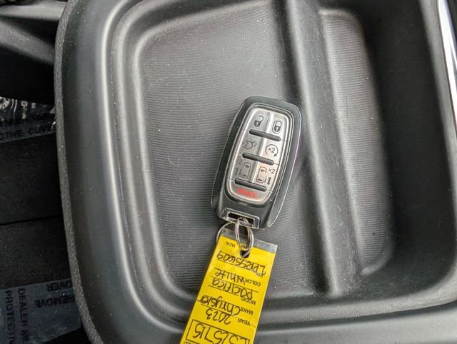 Used 2023 Chrysler Pacifica Touring image 27