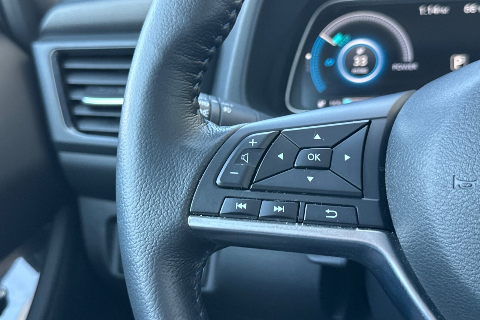 Certified 2023 Nissan Leaf SV Plus image 26