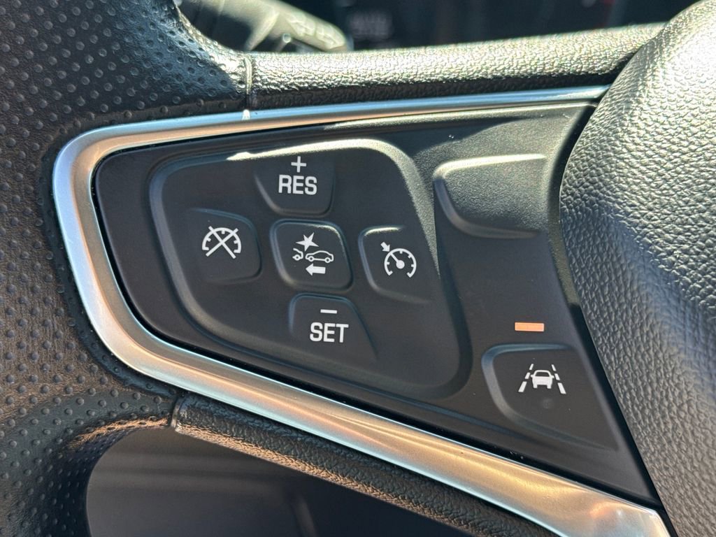 Used 2025 Chevrolet Malibu LT image 32