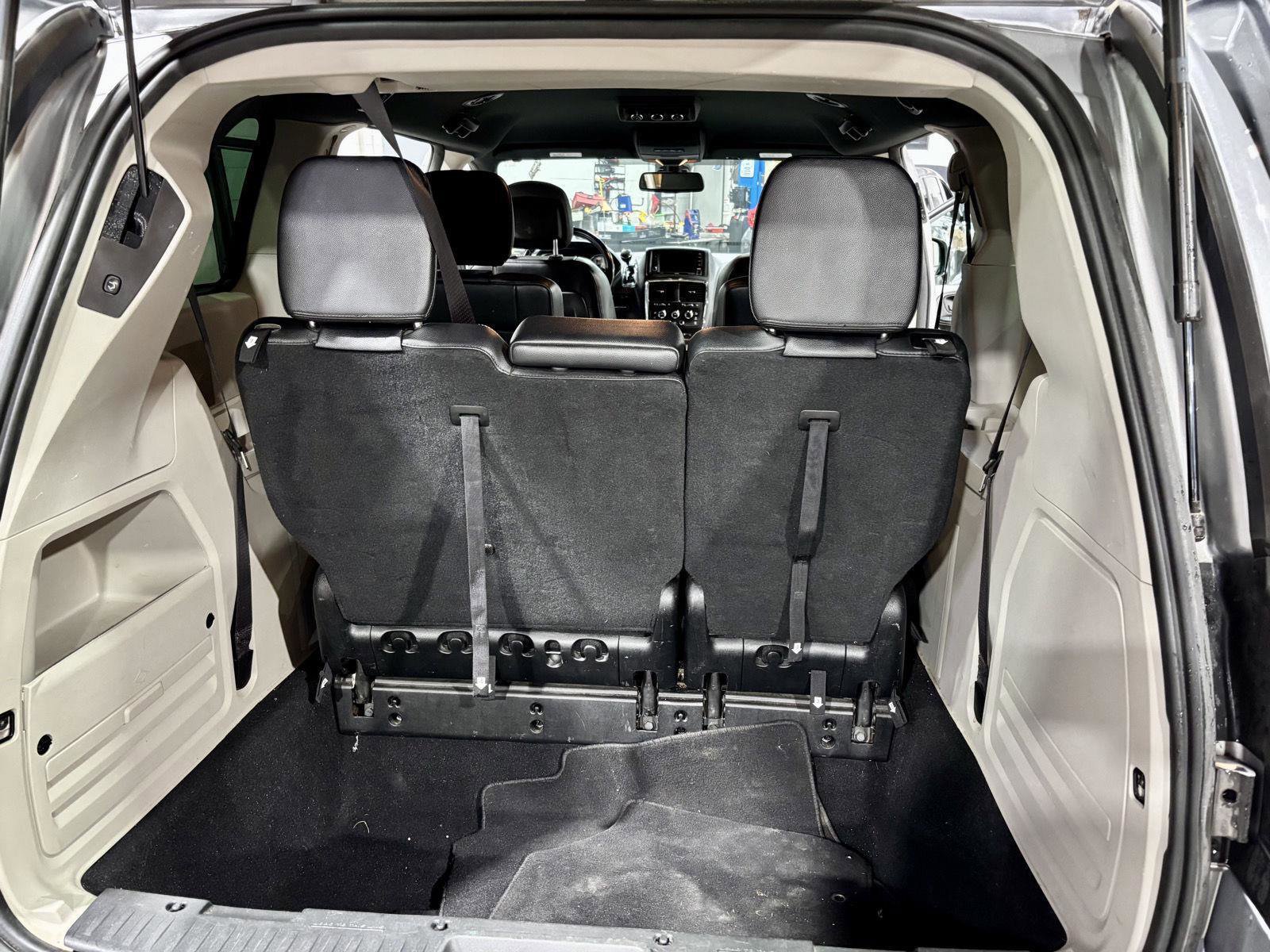 Used 2019 Dodge Grand Caravan SXT image 11