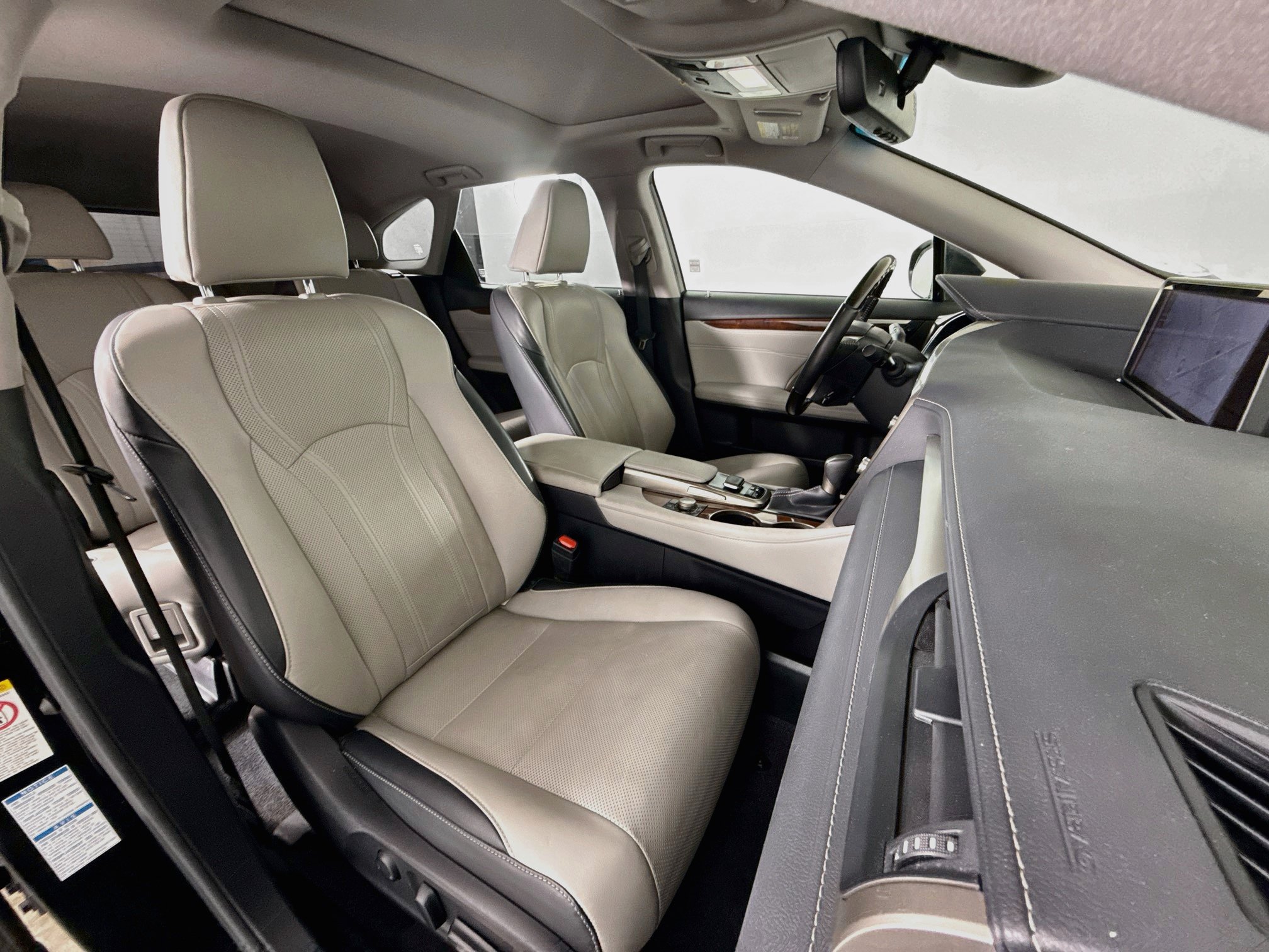 Used 2019 Lexus RX 350L AWD w/ Premium Package image 28