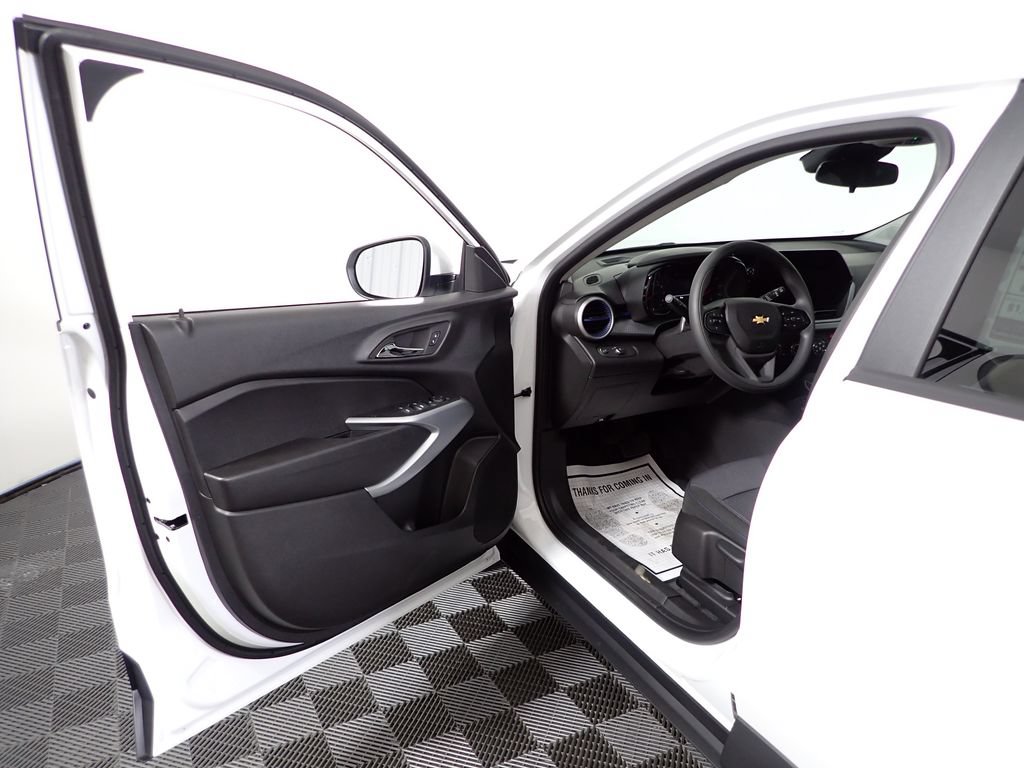 New 2026 Chevrolet Trax LS w/ LS Convenience Package FWD image 18