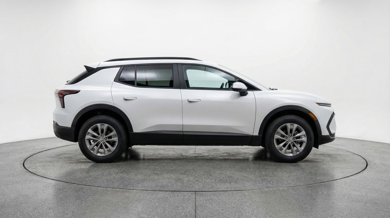 Used 2025 Chevrolet Equinox LT FWD image 11
