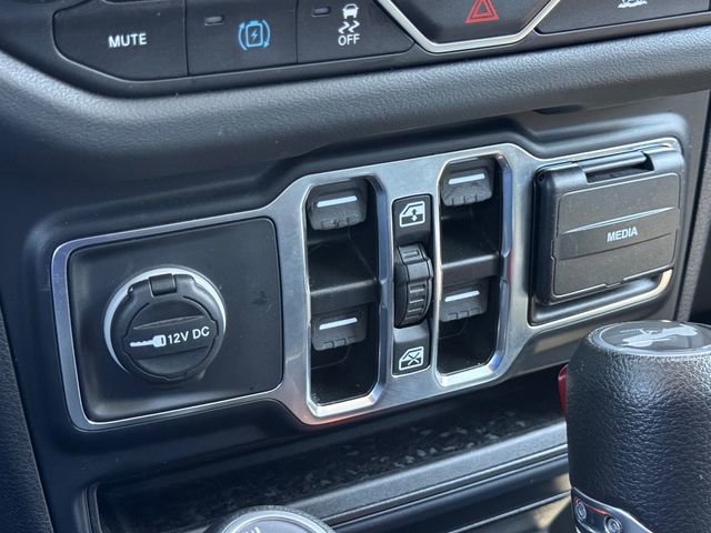 Used 2024 Jeep Wrangler Unlimited Sahara AWD/4WD image 18