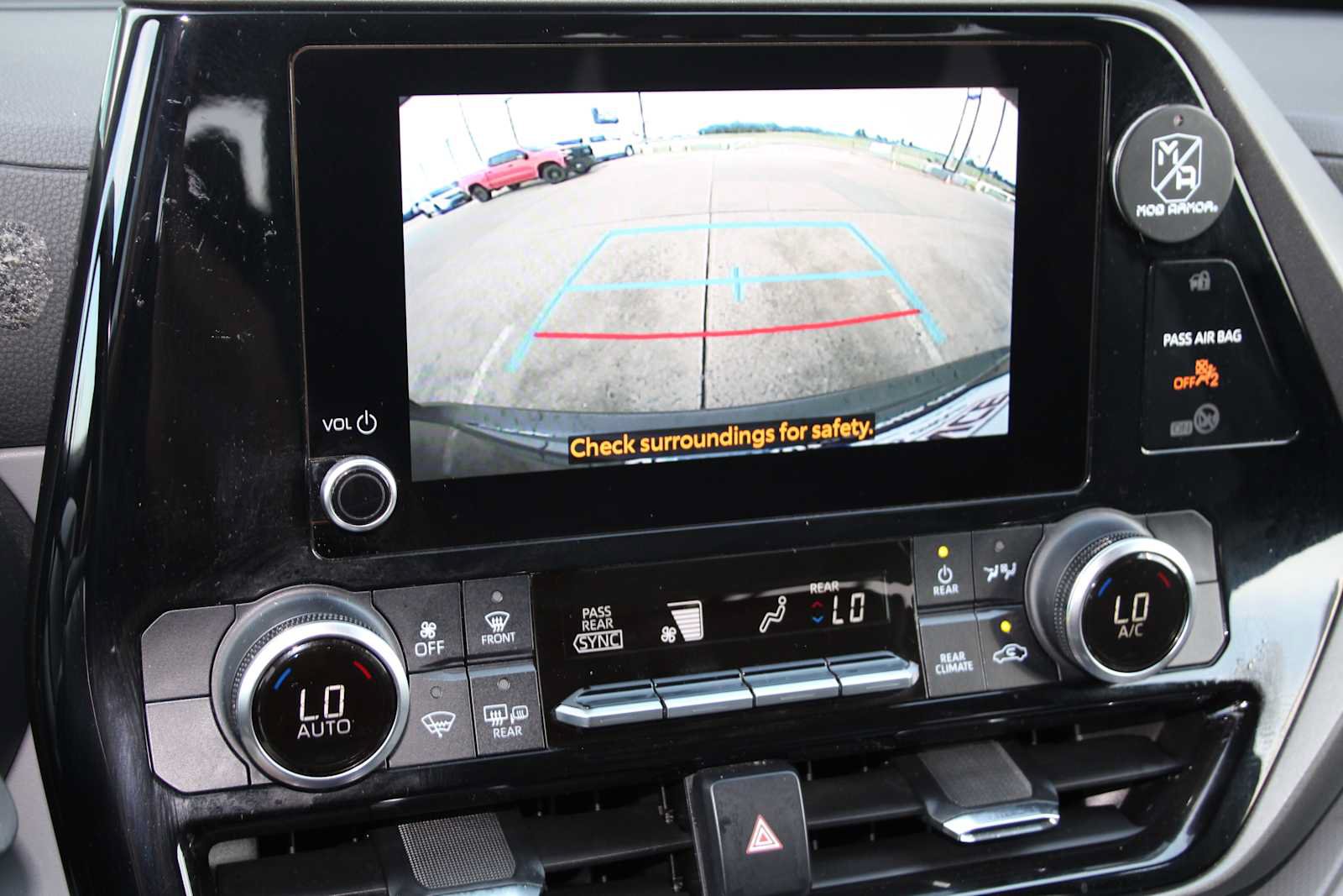 Used 2023 Toyota Highlander LE AWD/4WD image 37