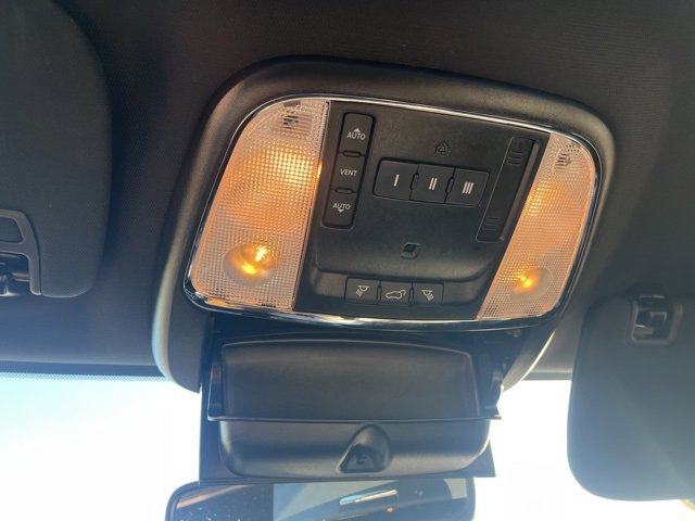 Used 2020 Jeep Grand Cherokee Altitude image 25