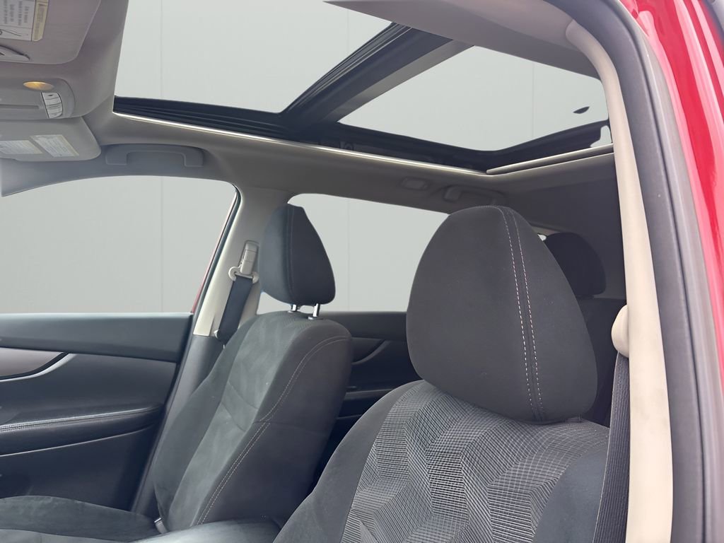 Used 2016 Nissan Rogue SV w/ SV Premium Package image 10