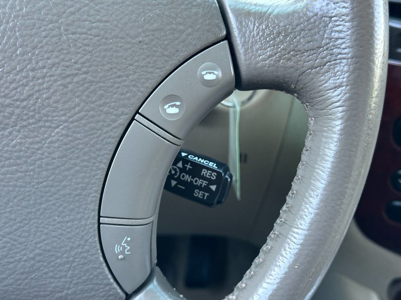 Used 2004 Toyota Land Cruiser image 35