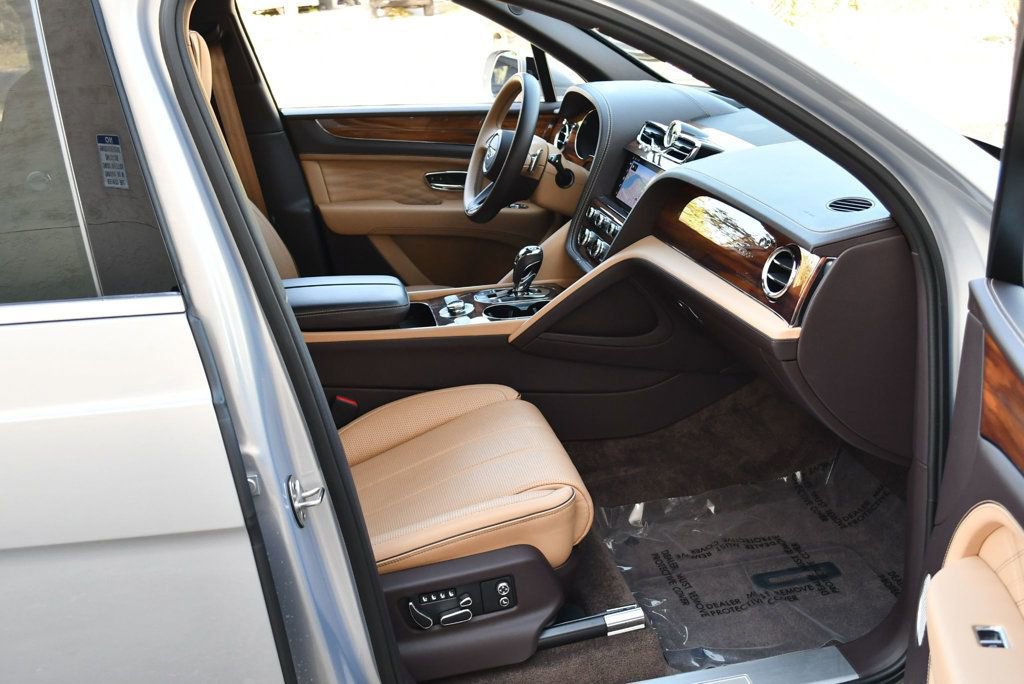Used 2023 Bentley Bentayga Extended Wheelbase AWD/4WD image 51