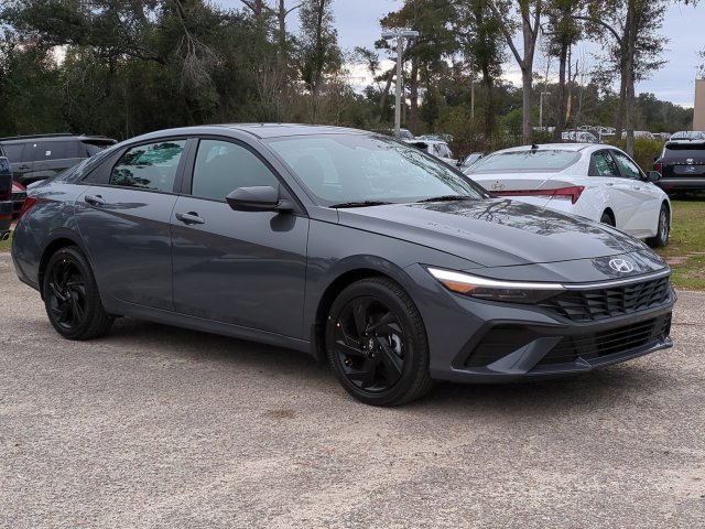 New 2026 Hyundai Elantra Sport FWD image 3