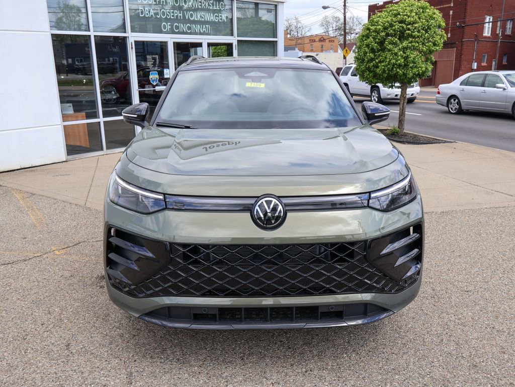 New 2026 Volkswagen Tiguan SE R-Line AWD/4WD image 8