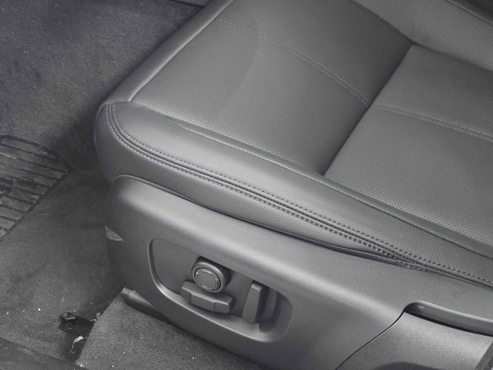 Used 2024 Land Rover Range Rover Velar Dynamic SE image 20