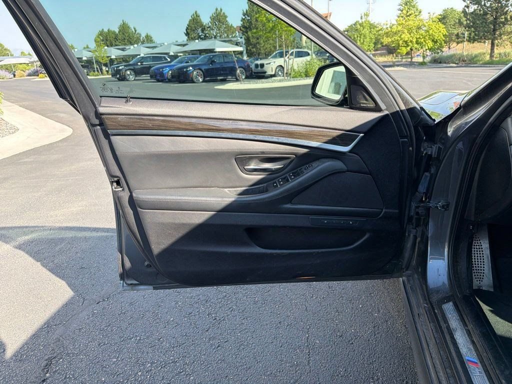 Used 2016 BMW 535i xDrive Sedan AWD/4WD image 9