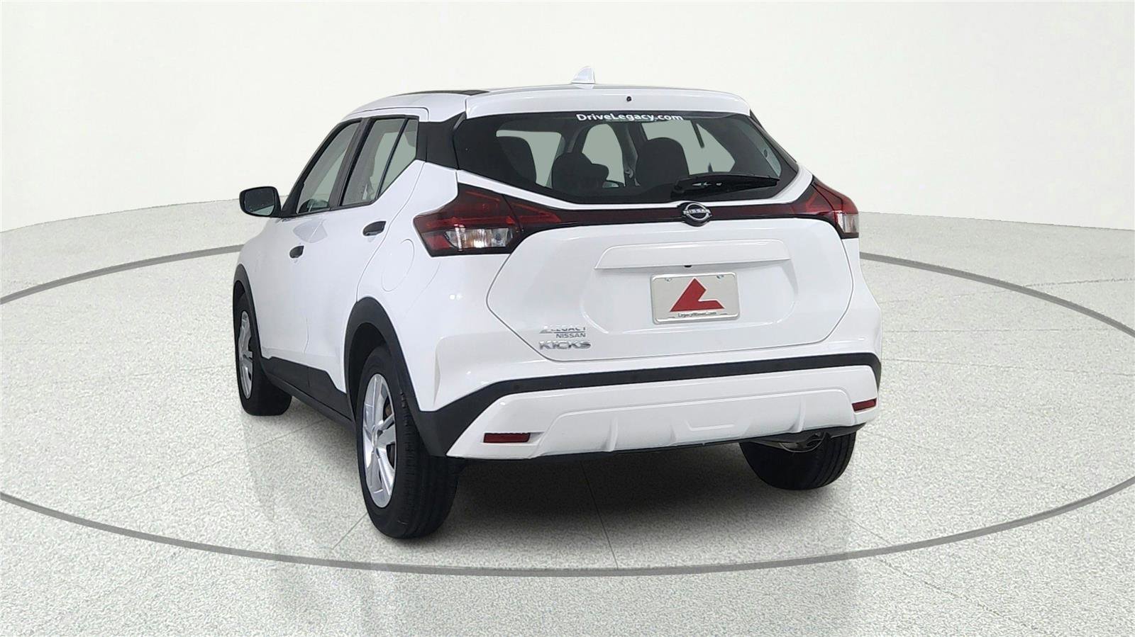 Used 2022 Nissan Kicks S FWD image 4