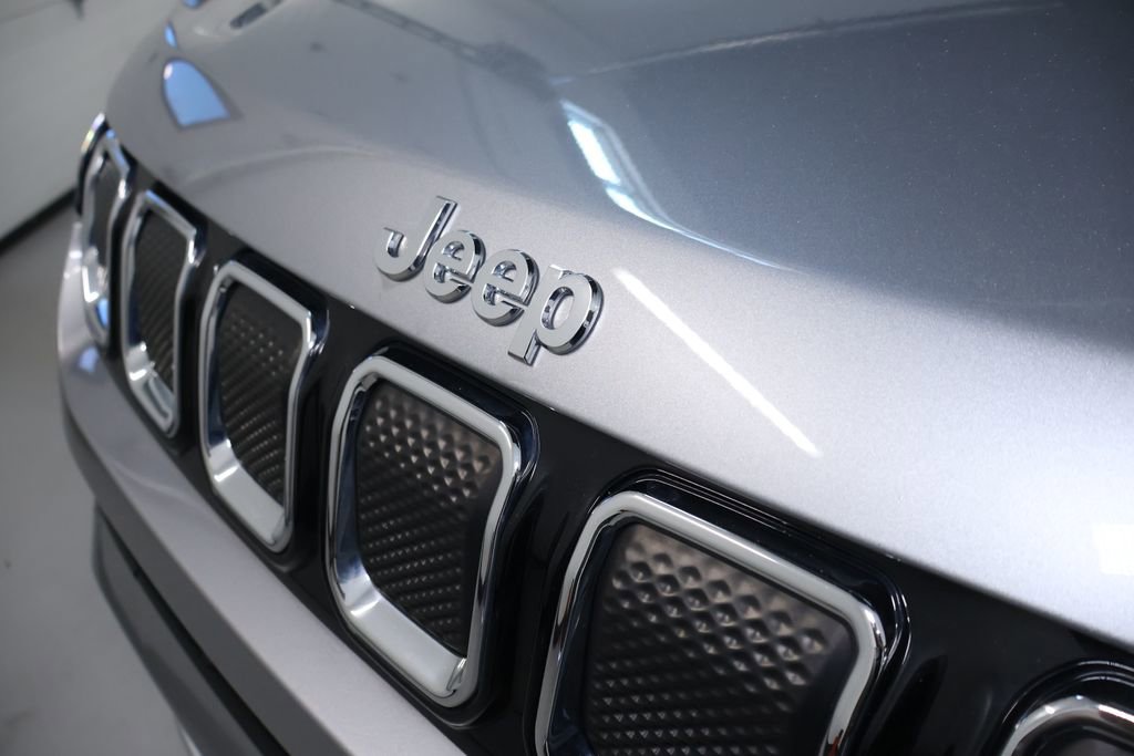 Used 2022 Jeep Compass Limited image 9