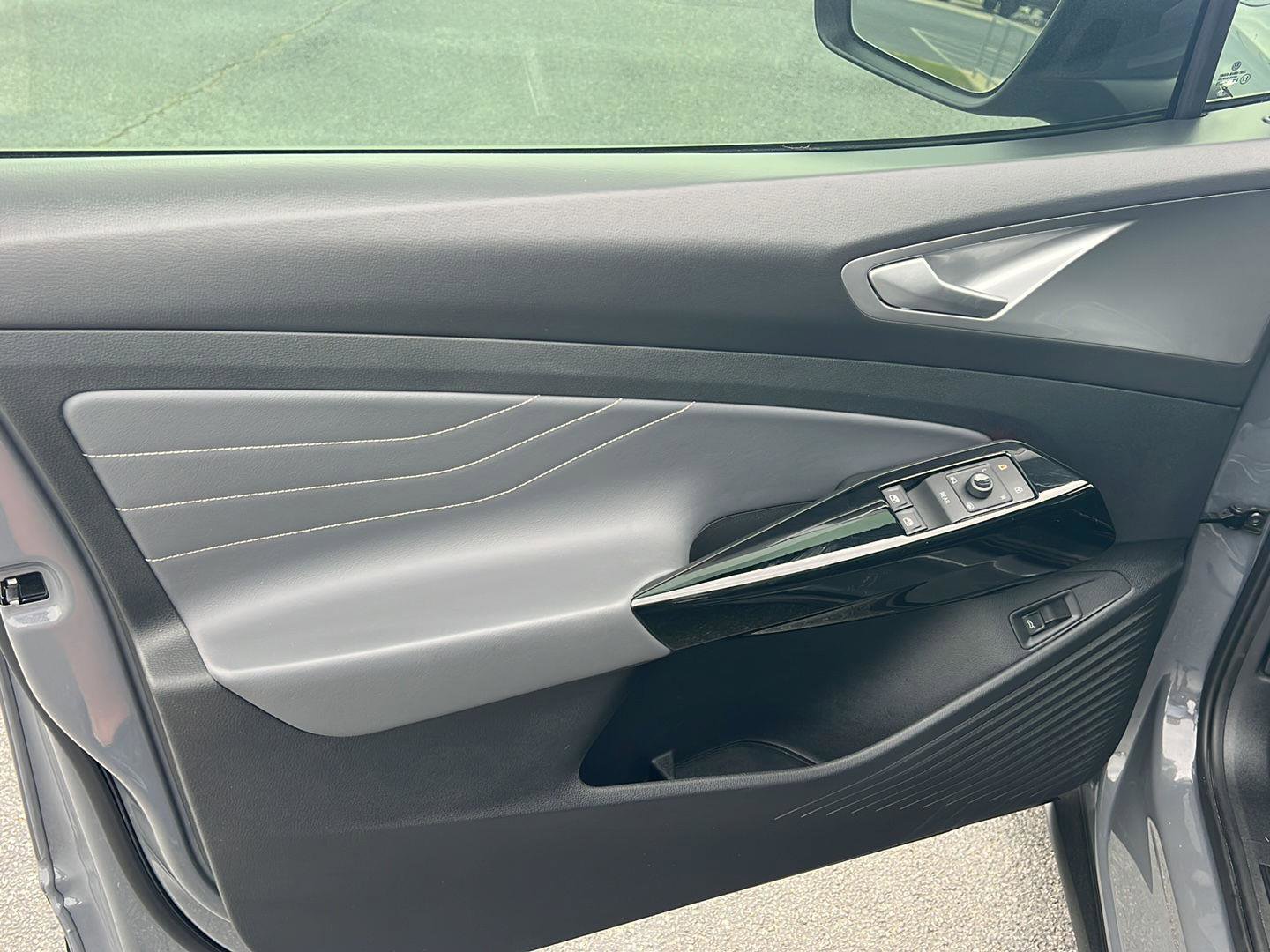 Used 2023 Volkswagen ID.4 Pro S Plus image 17