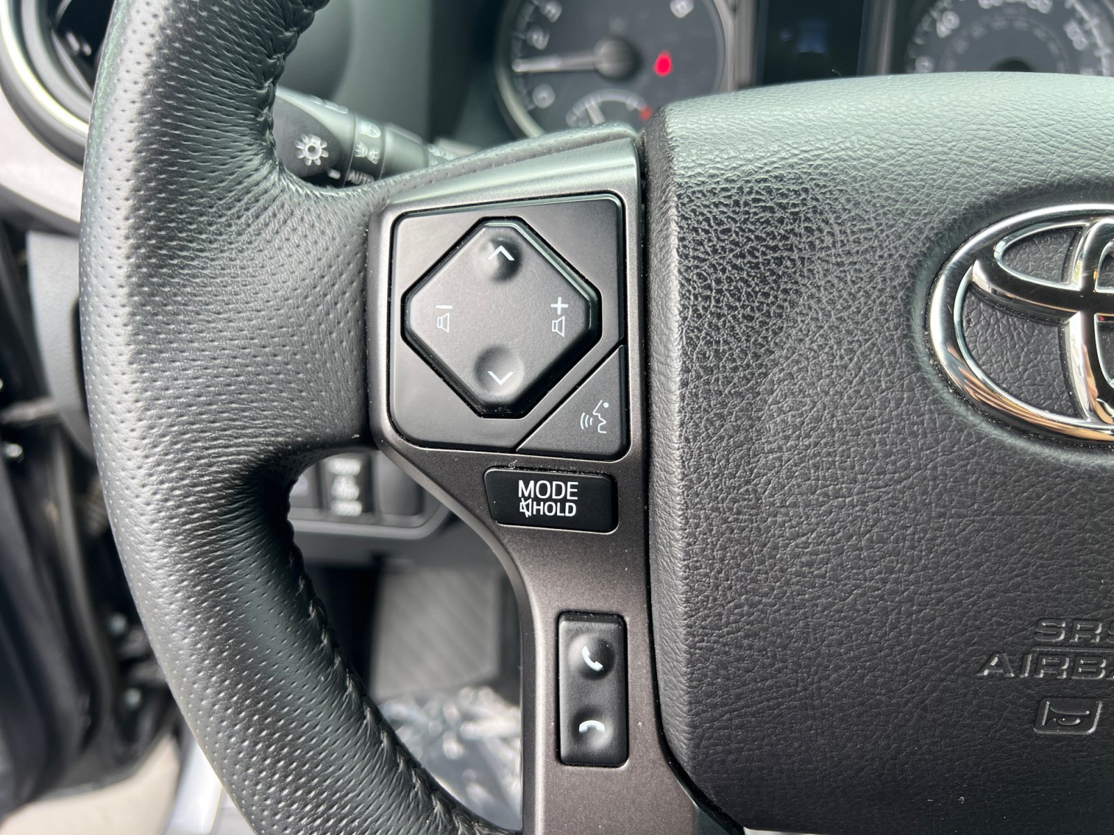 Used 2021 Toyota Tacoma TRD Off-Road w/ TRD Premium Off Road Package AWD/4WD image 13