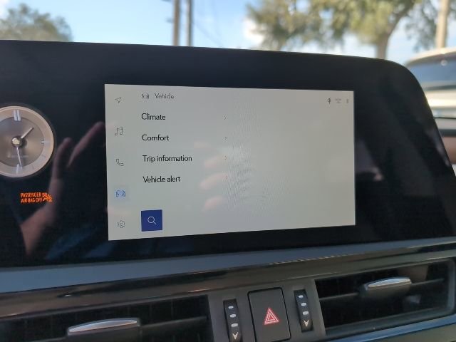 Used 2024 Lexus ES 350 w/ Premium Package image 16