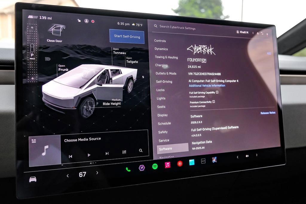 Used 2024 Tesla Cybertruck AWD Crew Cab image 20