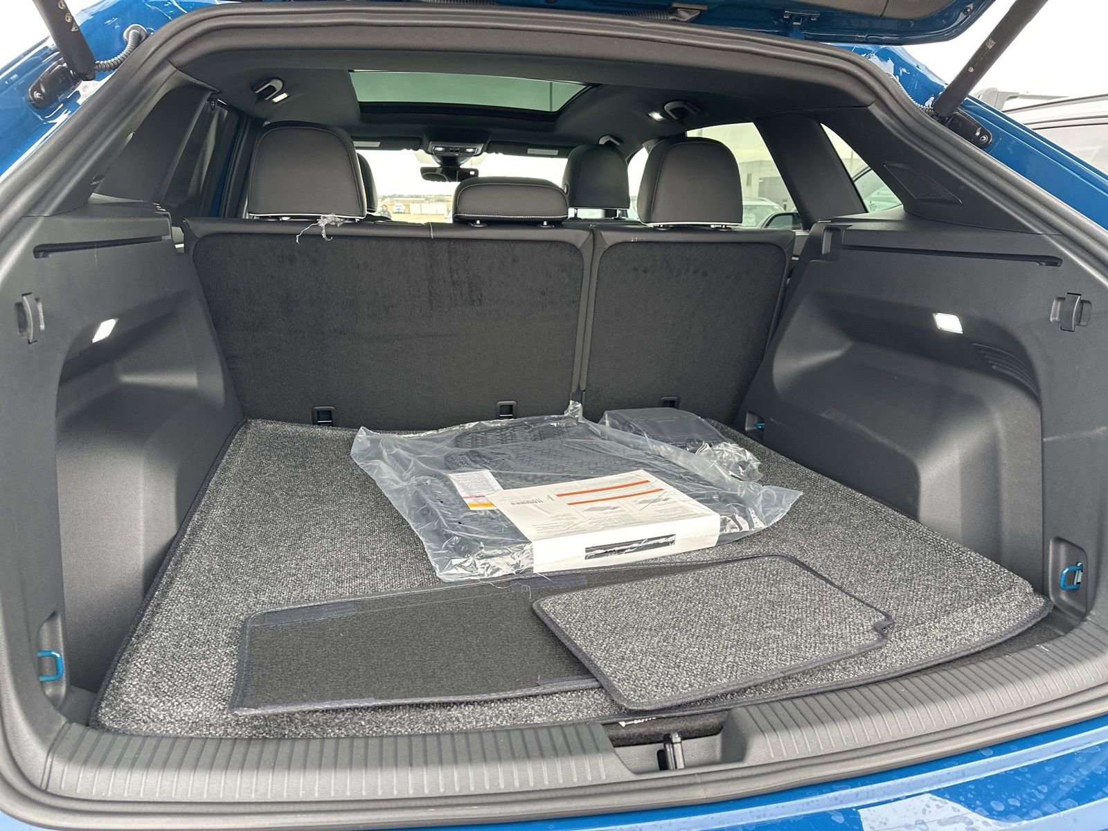 New 2026 Volkswagen Atlas Cross Sport SEL Premium R-Line image 26