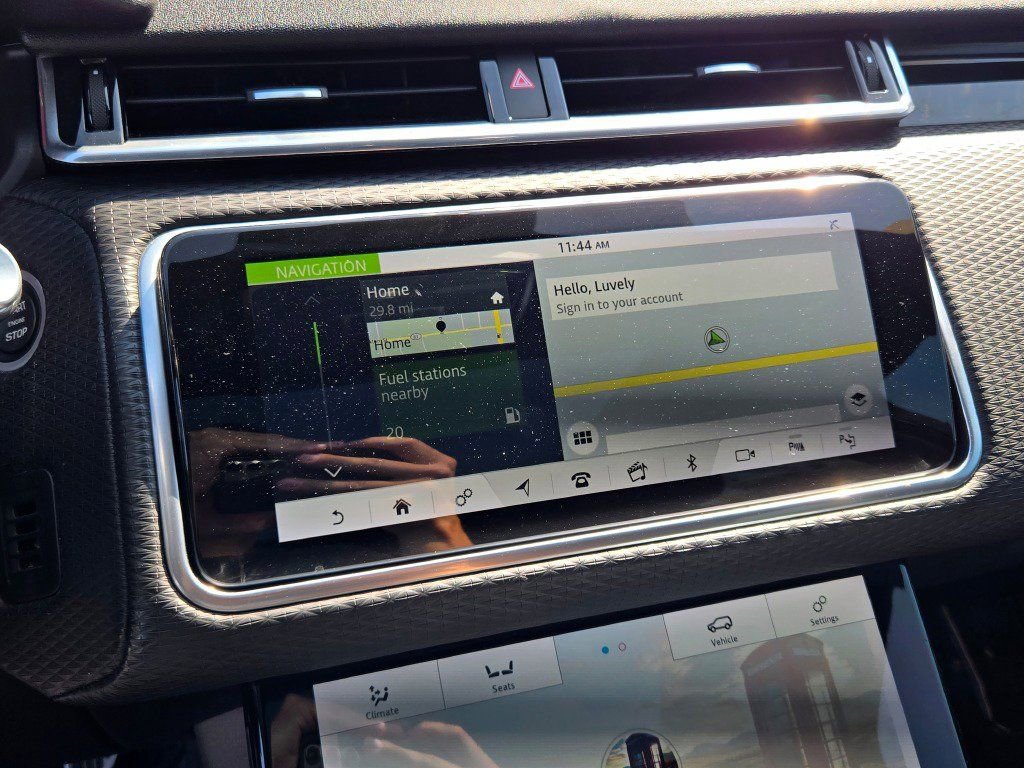 Used 2018 Land Rover Range Rover Velar R-Dynamic SE AWD/4WD image 25