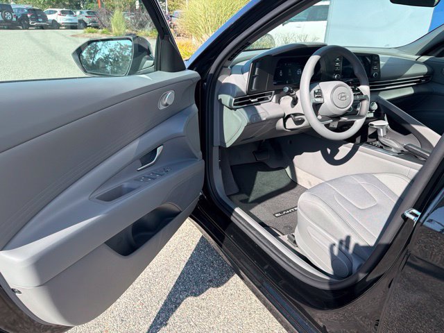 New 2026 Hyundai Elantra SE FWD image 11