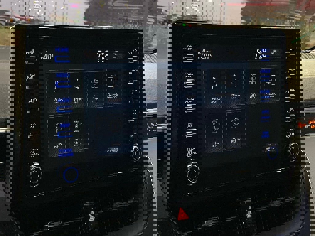 Used 2020 Toyota Corolla LE image 17