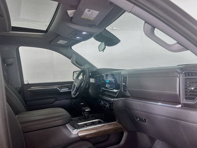 Used 2023 Chevrolet Silverado 1500 LT Trail Boss w/ LT Trail Boss Premium Package AWD/4WD image 9