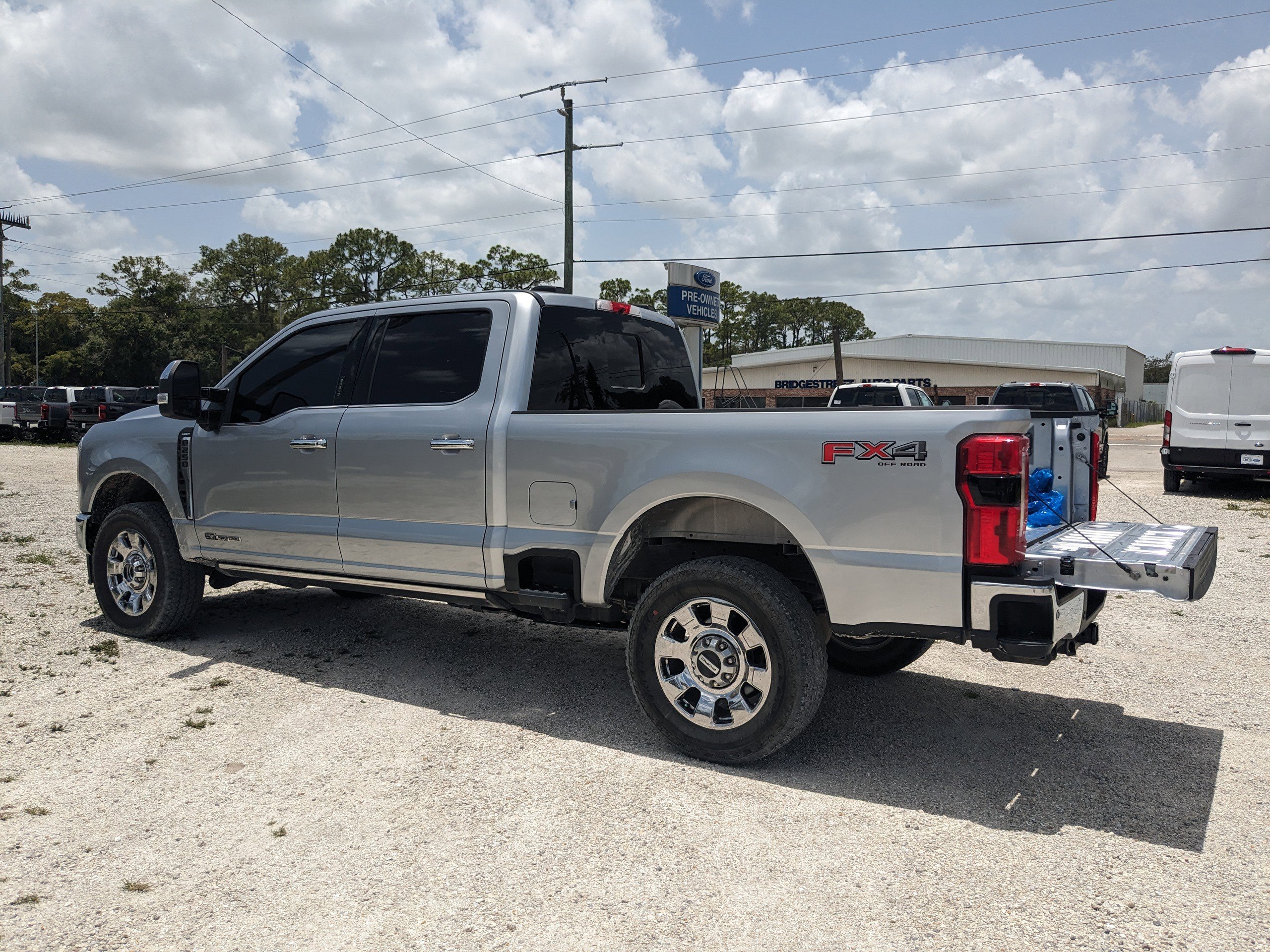 Used 2023 Ford F250 Lariat w/ Lariat Ultimate Package AWD/4WD image 3