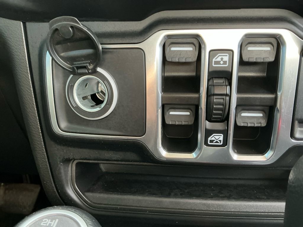 Used 2023 Jeep Wrangler Sahara image 17