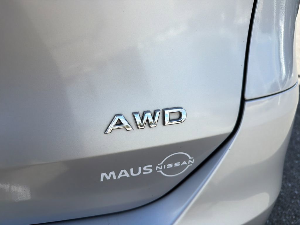 Used 2015 Nissan Rogue S image 11