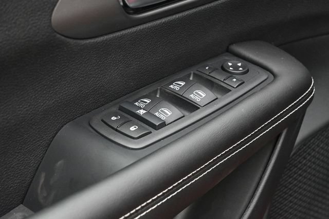New 2027 Chrysler Pacifica Select AWD/4WD image 13